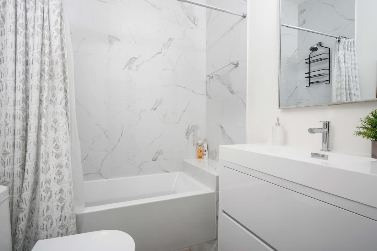 Large Victorian Sleeps 6 by UofT