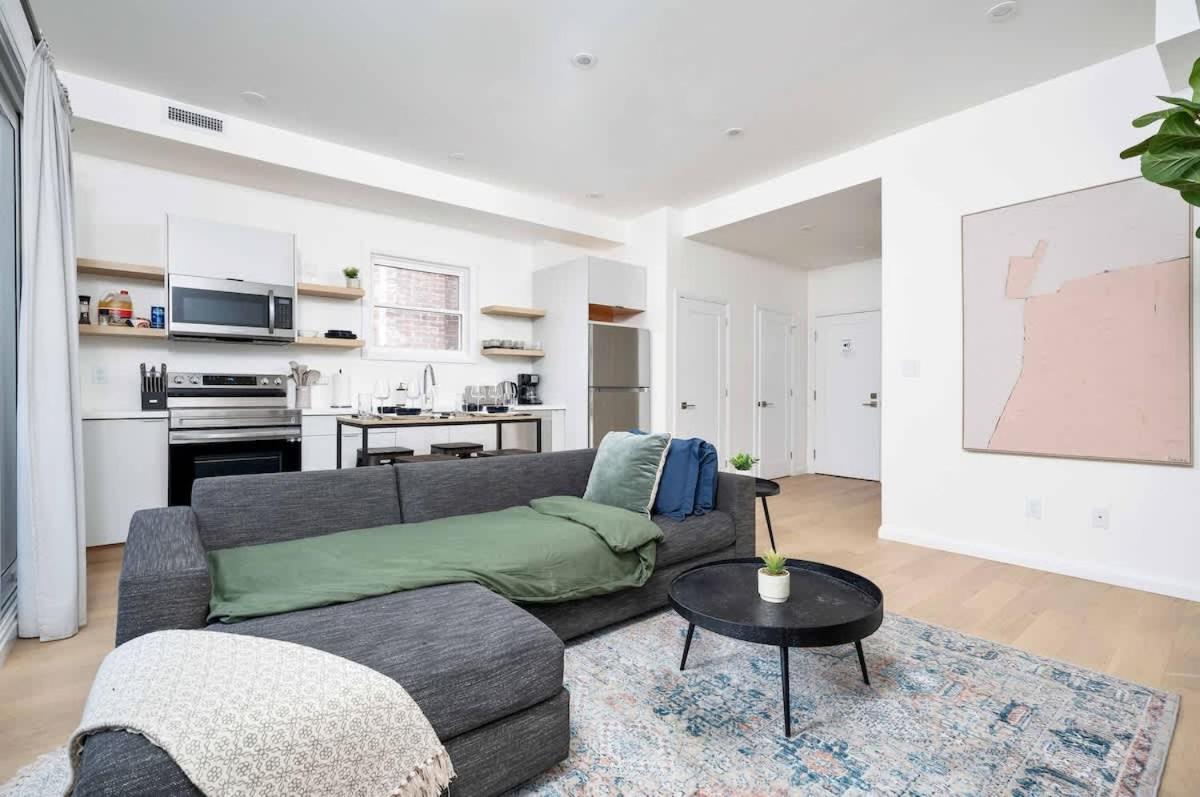Large Victorian Sleeps 6 by UofT