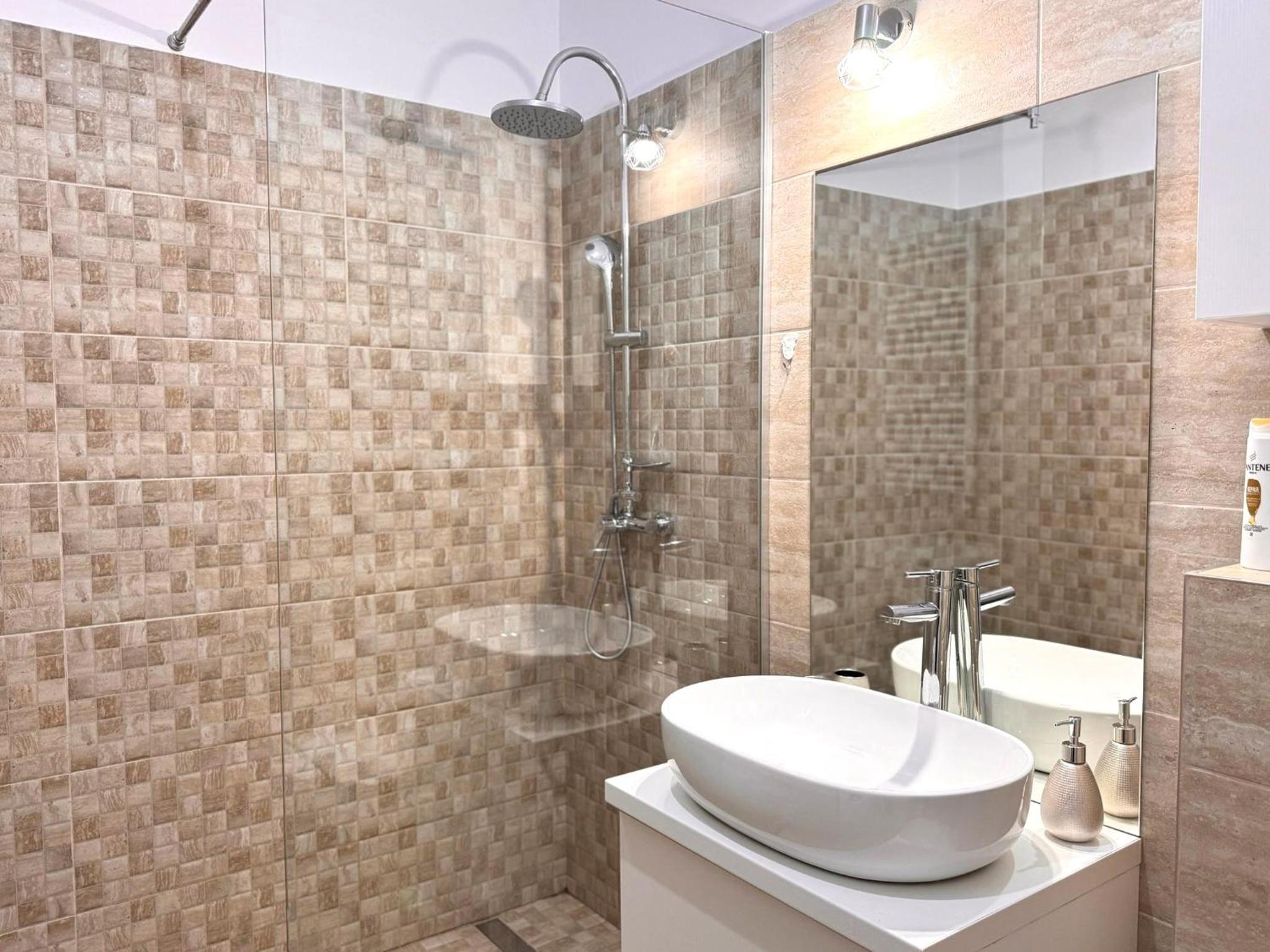 Platinia One view 3
