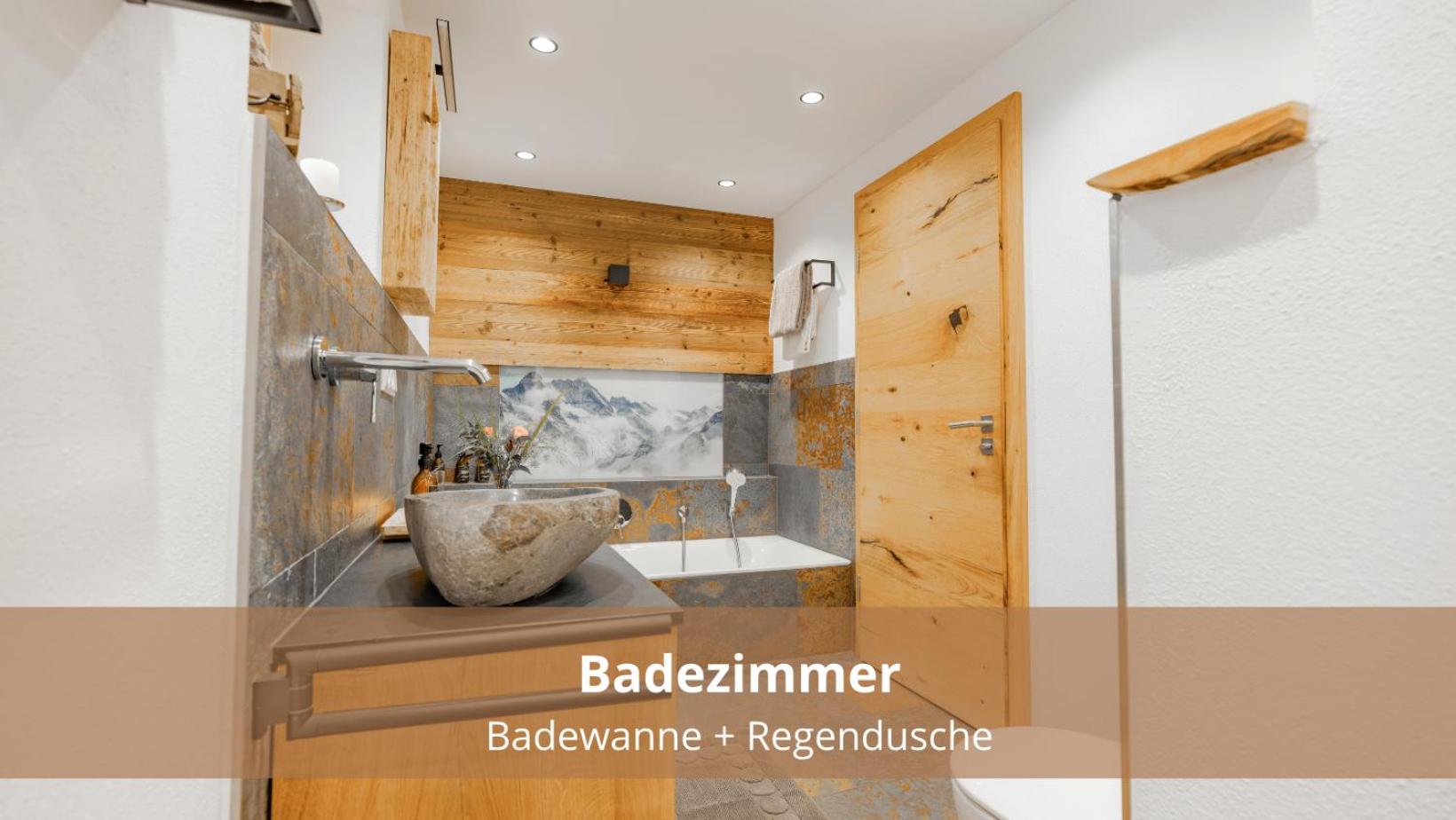 Chalet WaldHäusl luxuriöse Ferienwohnungen mit Sauna & Whirlpool, Kamin, Balkon oder Terrasse mit Bergblick view 3