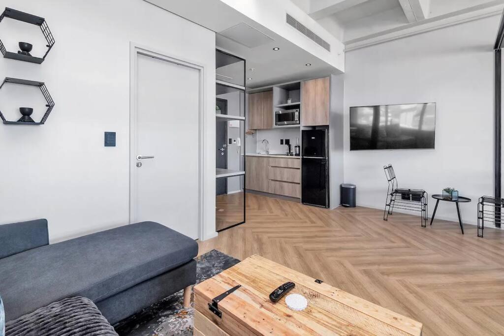 Stylish Urban Studio at One on Thibault