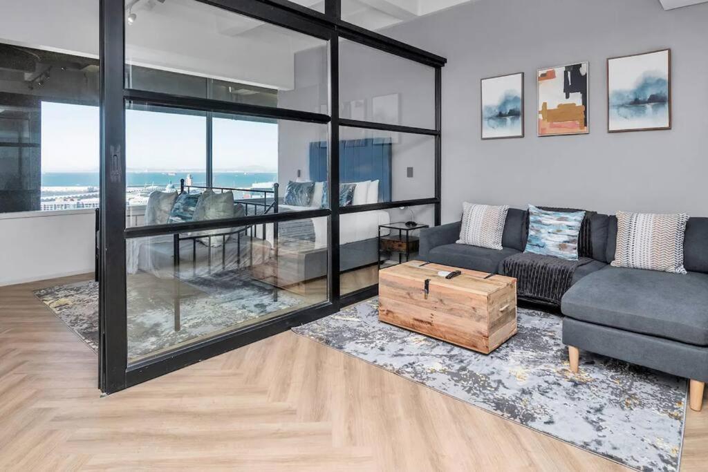 Stylish Urban Studio at One on Thibault