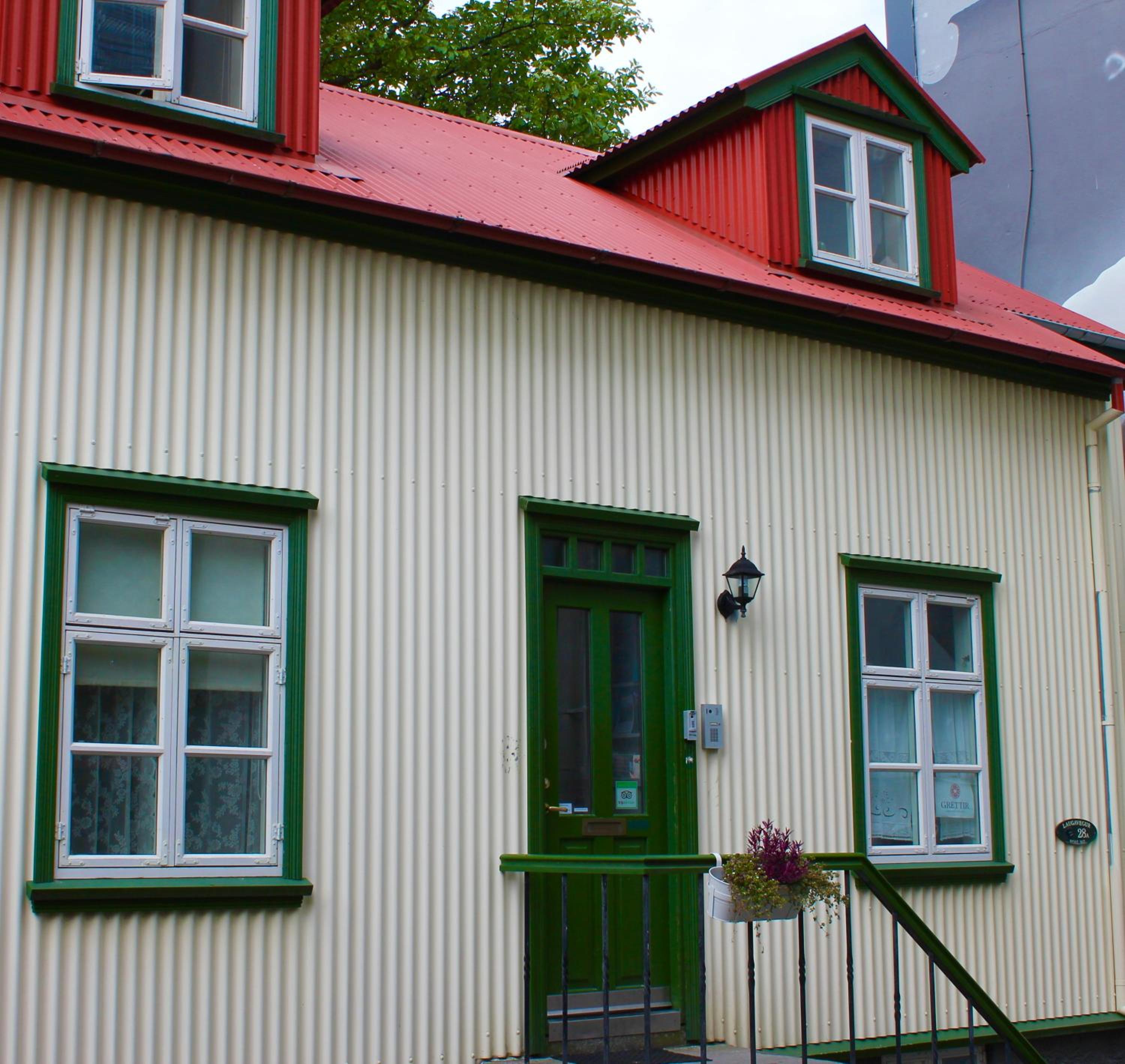 Grettir Guesthouse Downtown Charm