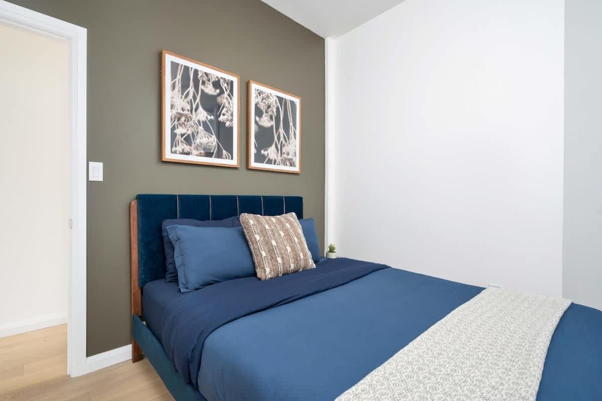 Large Victorian Sleeps 6 by UofT