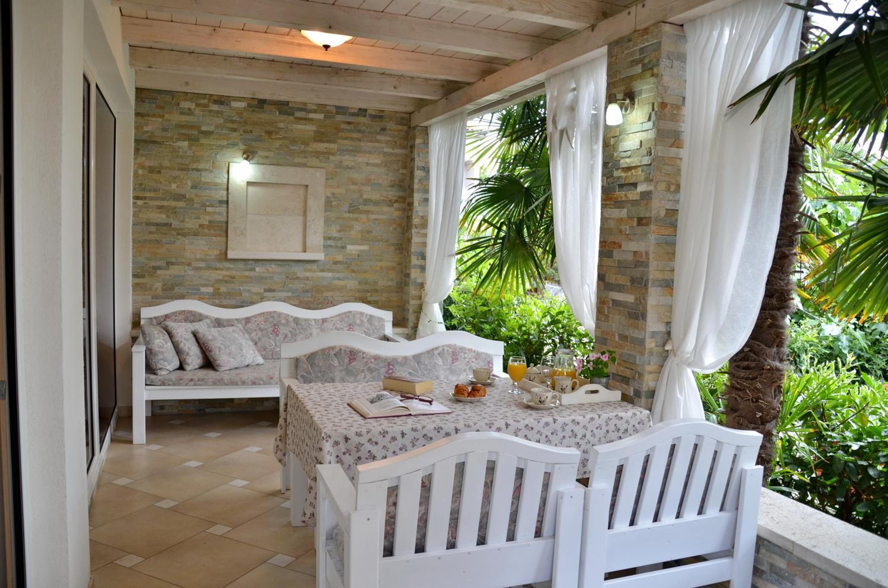 Villa Amalia Apartments view 5