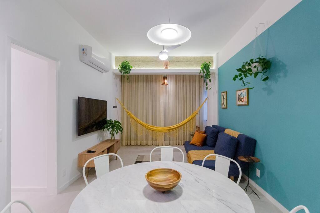 Apartamento com vaga no Arpoador