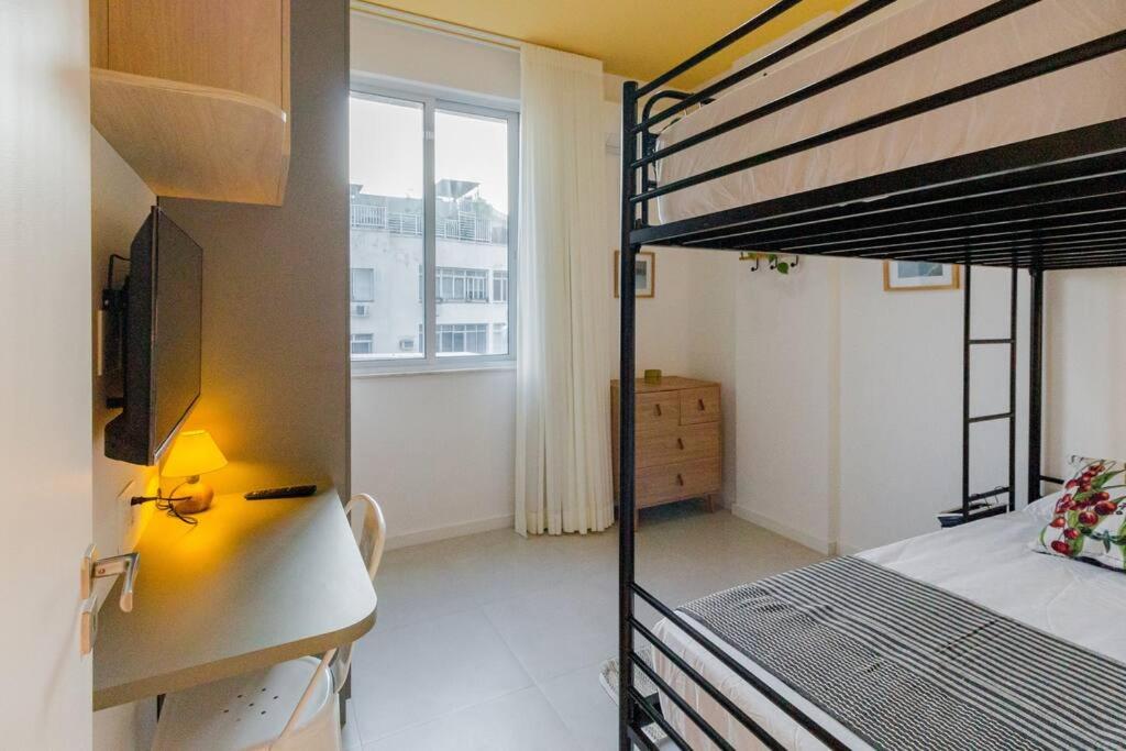 Apartamento com vaga no Arpoador