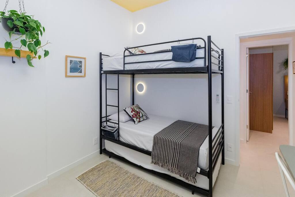 Apartamento com vaga no Arpoador