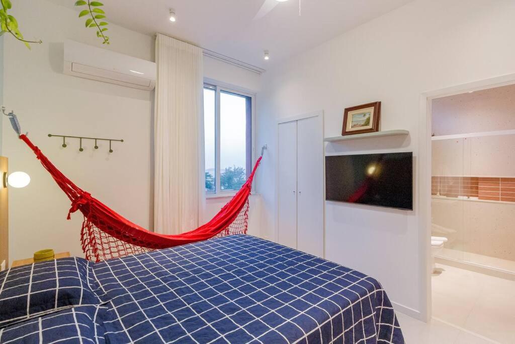 Apartamento com vaga no Arpoador