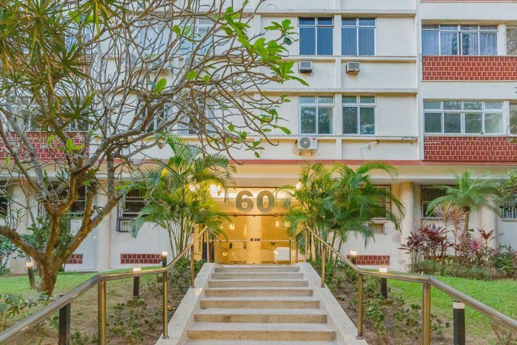 Apartamento com vaga no Arpoador