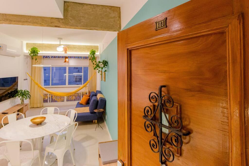 Apartamento com vaga no Arpoador