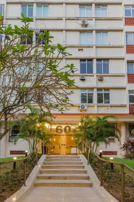 Apartamento com vaga no Arpoador