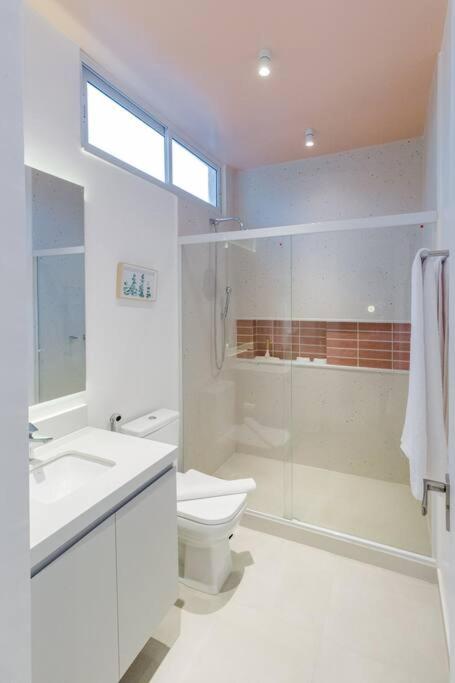 Apartamento com vaga no Arpoador