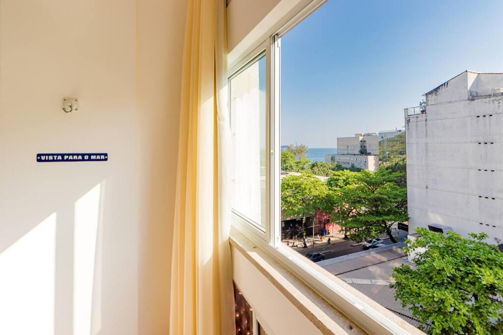 Apartamento com vaga no Arpoador