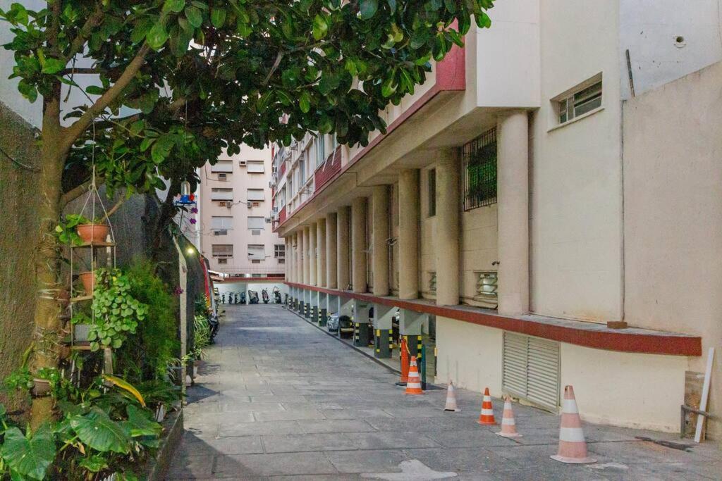 Apartamento com vaga no Arpoador