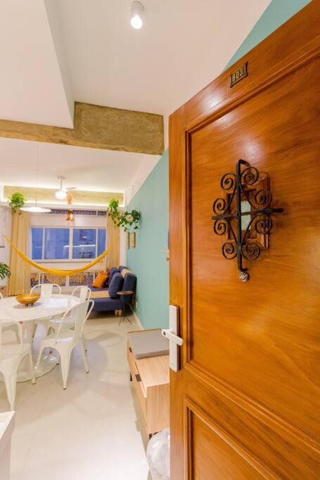 Apartamento com vaga no Arpoador