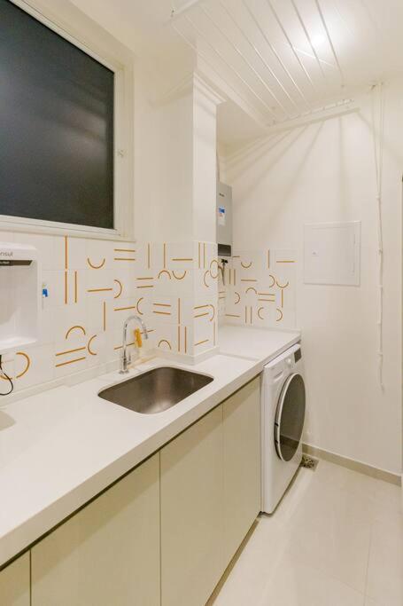 Apartamento com vaga no Arpoador