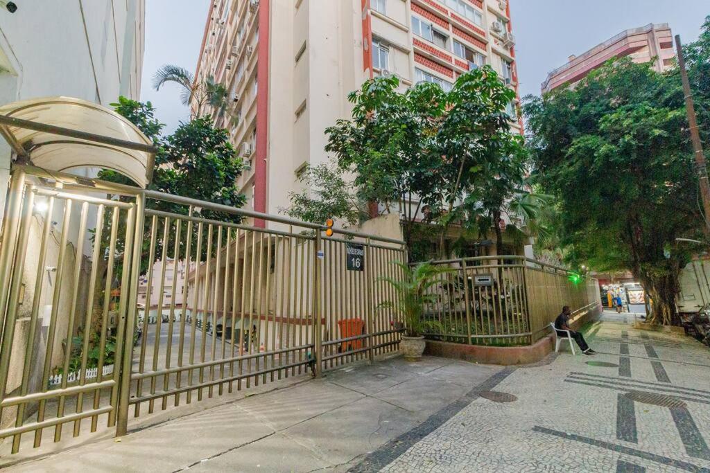 Apartamento com vaga no Arpoador