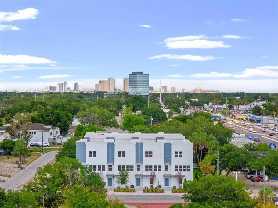 Townhouse, 4bd35bth, Sleep 8 Central Location! view 5