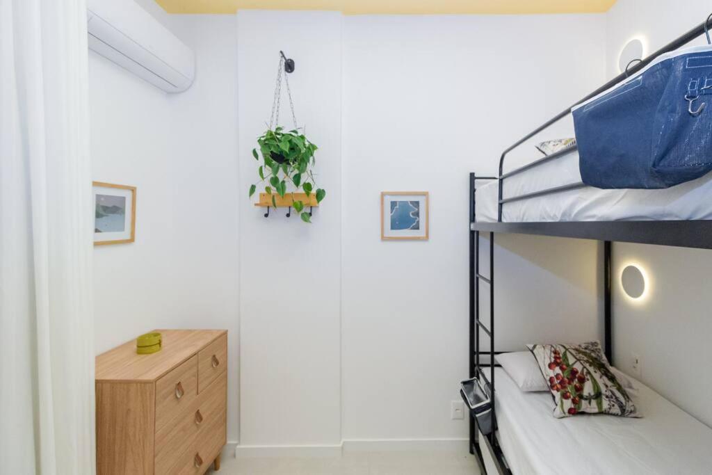 Apartamento com vaga no Arpoador