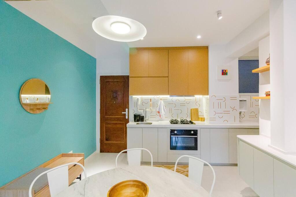 Apartamento com vaga no Arpoador