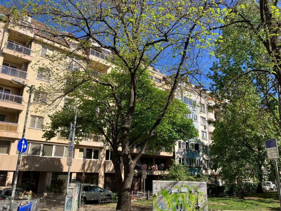 Modern and Calm 2BDRM Apt in City Centre