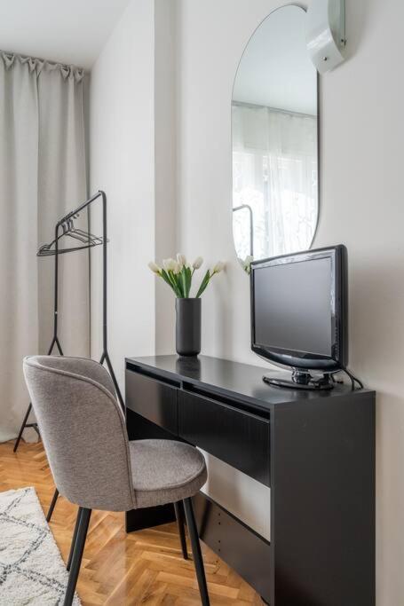 Modern and Calm 2BDRM Apt in City Centre