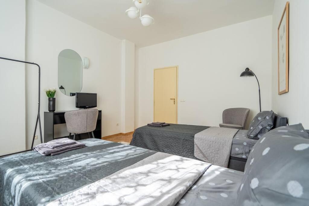 Modern and Calm 2BDRM Apt in City Centre