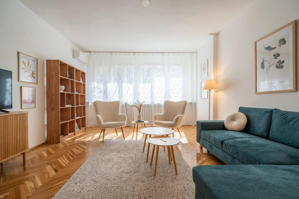 Modern and Calm 2BDRM Apt in City Centre