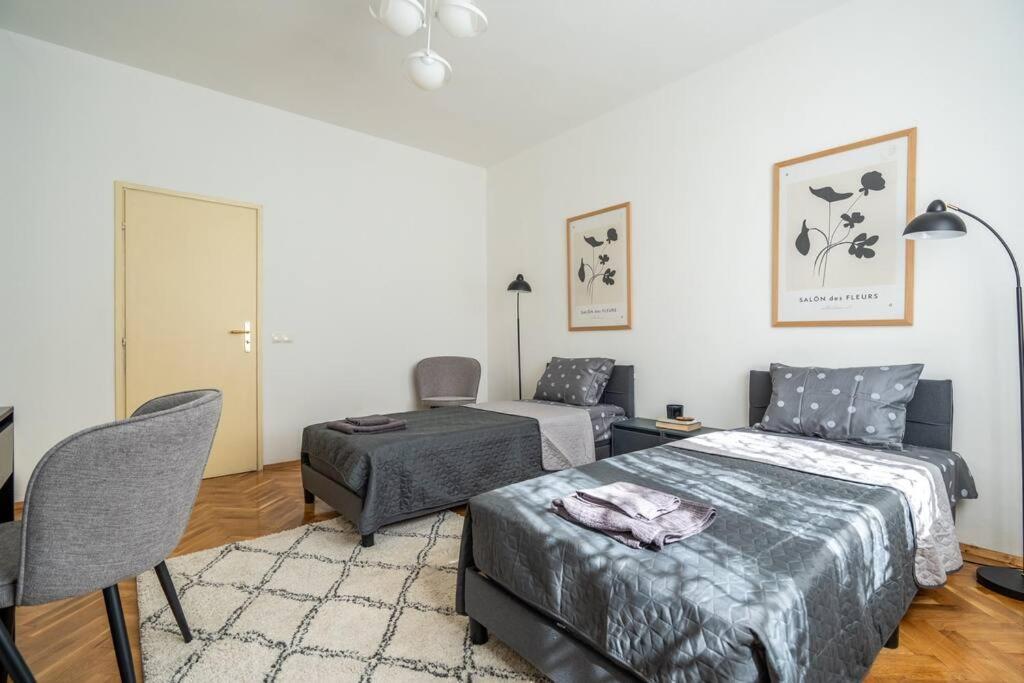 Modern and Calm 2BDRM Apt in City Centre