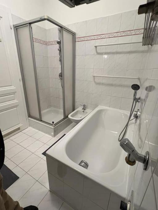 90 m2 Spacious Apartment with Free Parking