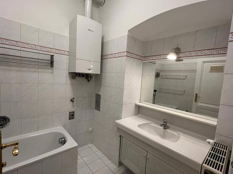 90 m2 Spacious Apartment with Free Parking