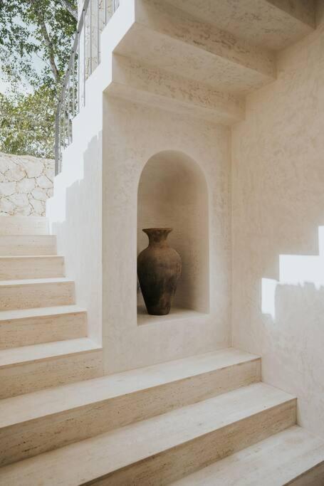 DESIGN CASA SANDALO with private pool and lounge view 2