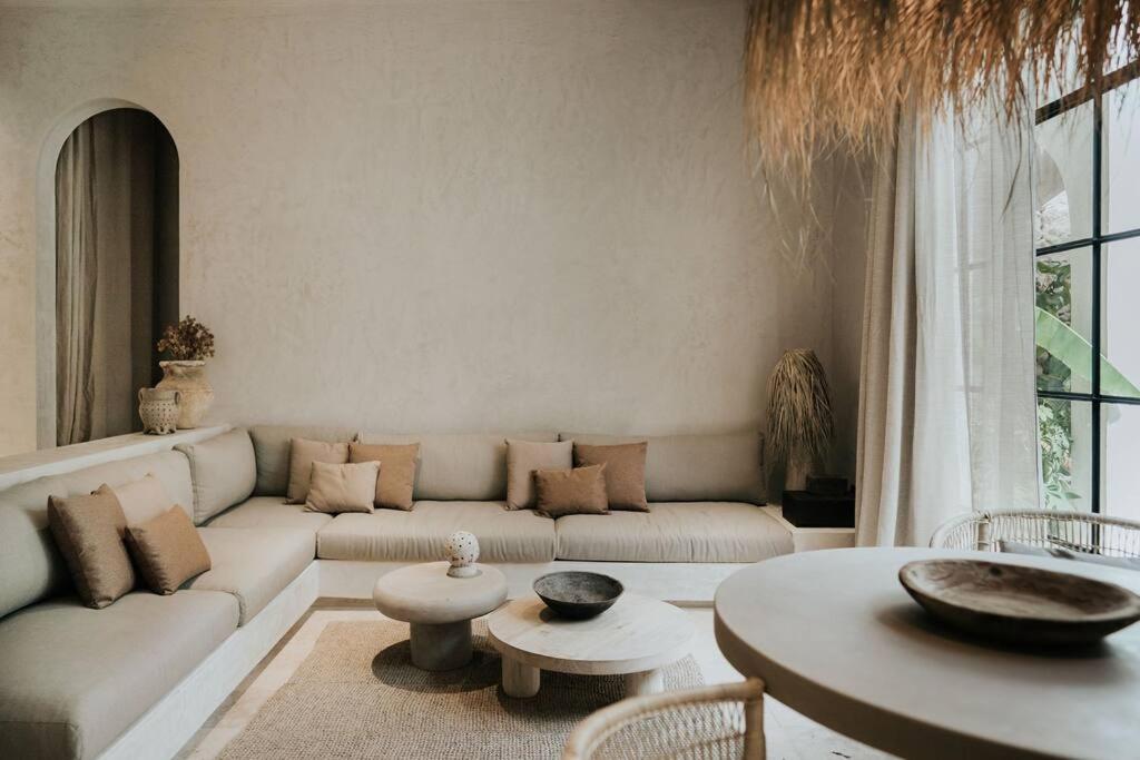 DESIGN CASA SANDALO with private pool and lounge view 4
