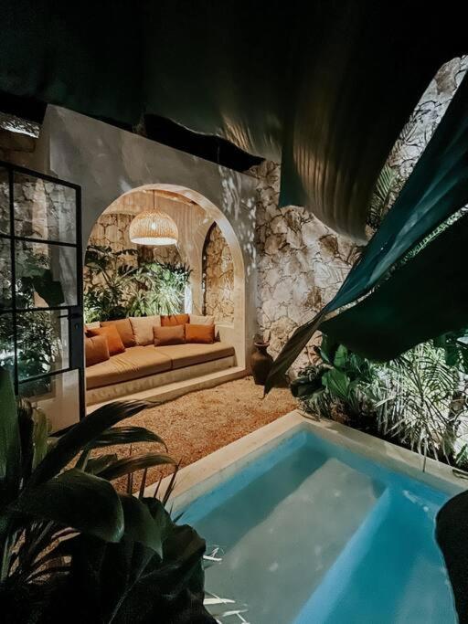 DESIGN CASA SANDALO with private pool and lounge view 5