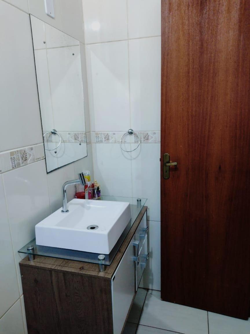 Casa três quartos, ampla e espaçosa