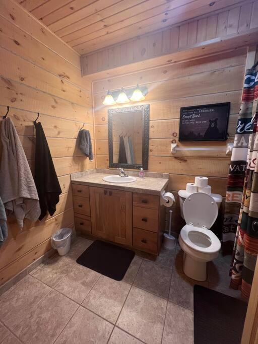 Welcome to Bear's Den Lodge view 3