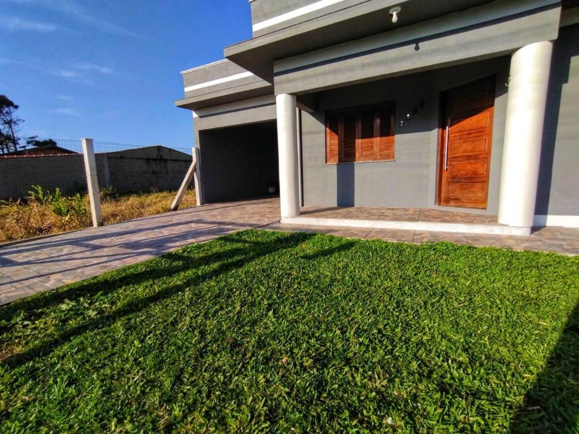 Casa três quartos, ampla e espaçosa