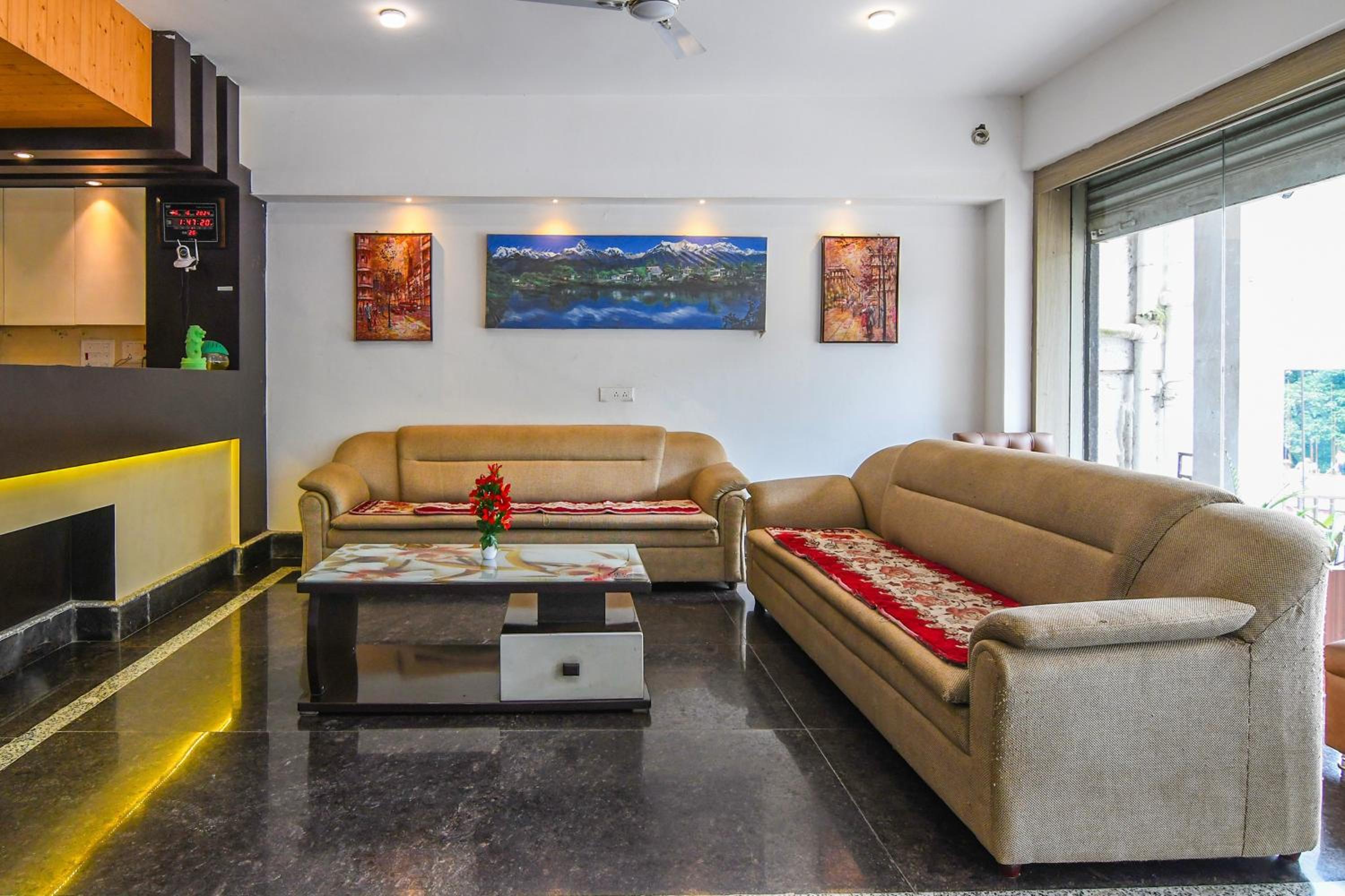 Super Townhouse OAK Saramsa Garden view 2