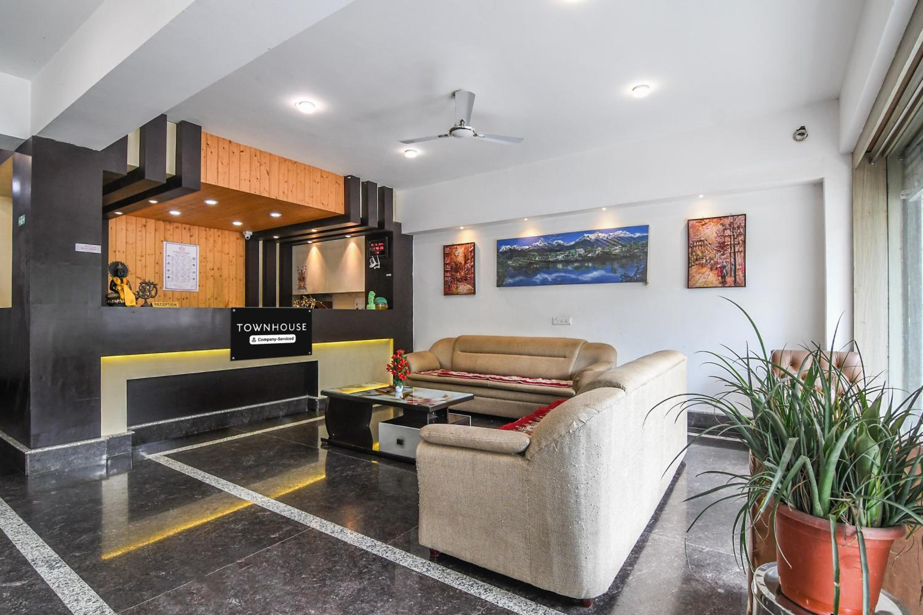 Super Townhouse OAK Saramsa Garden view 4