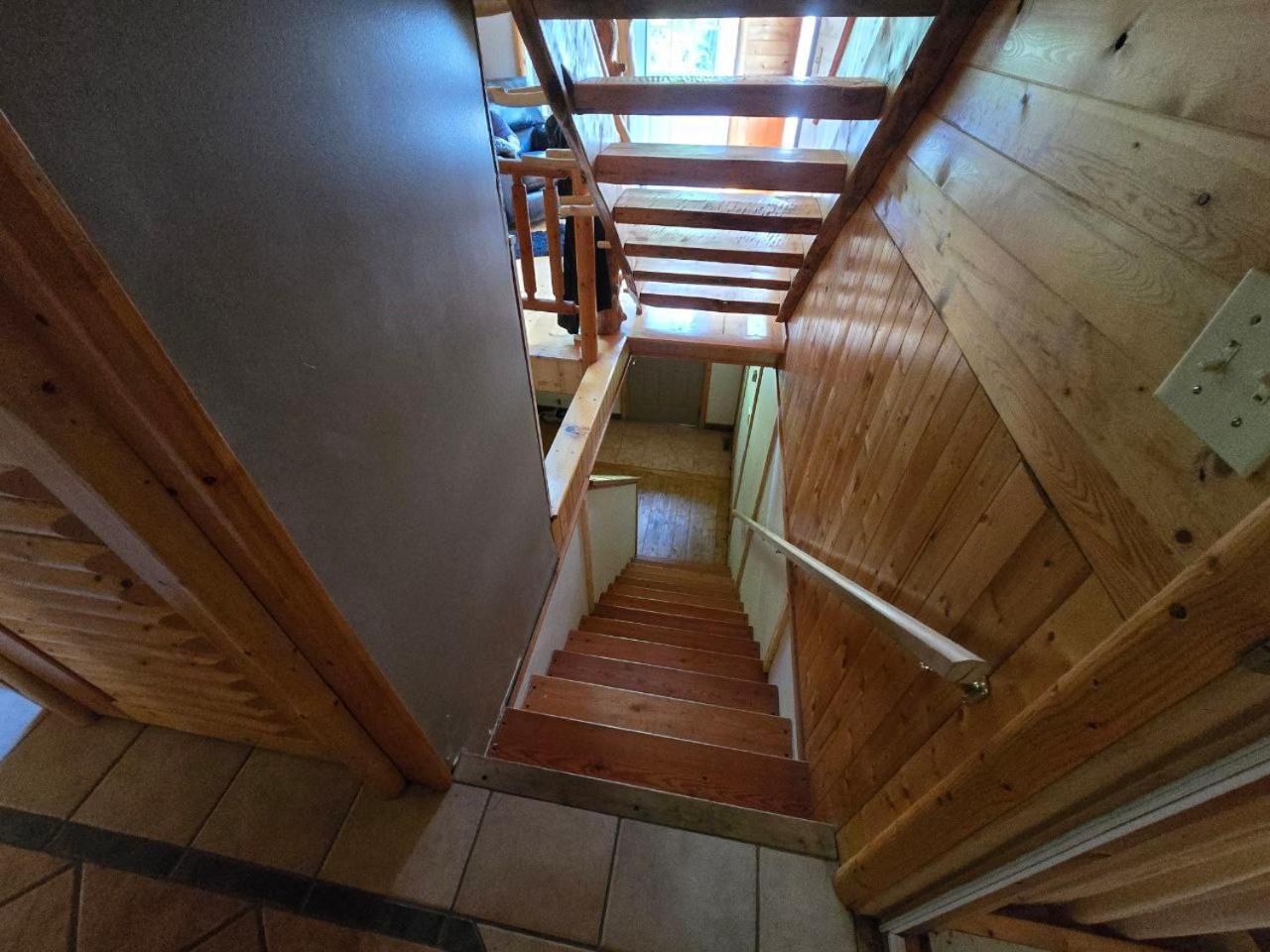 Rustic Executive Cabin at Beaverfoot