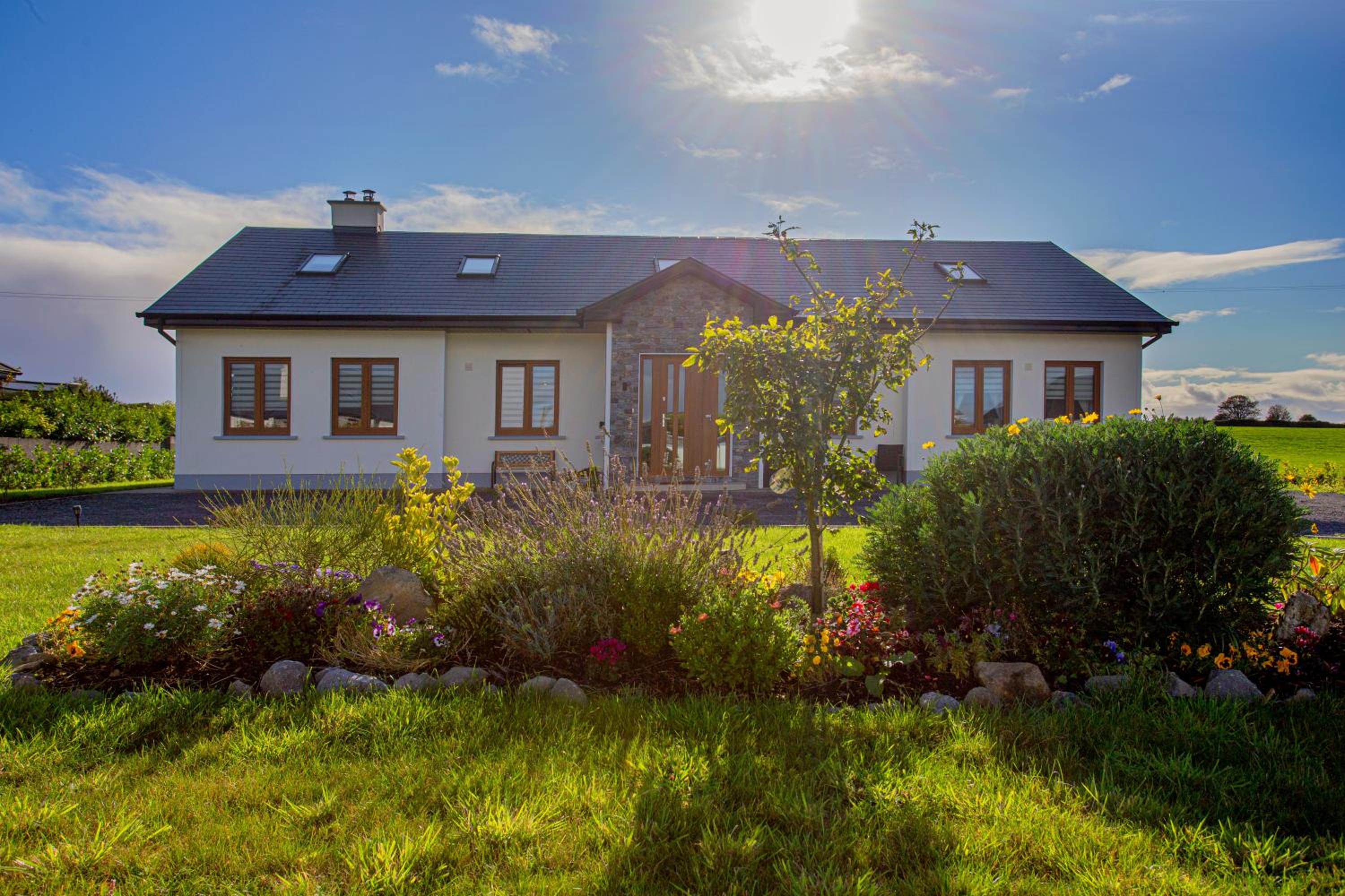 Mirella Guest House