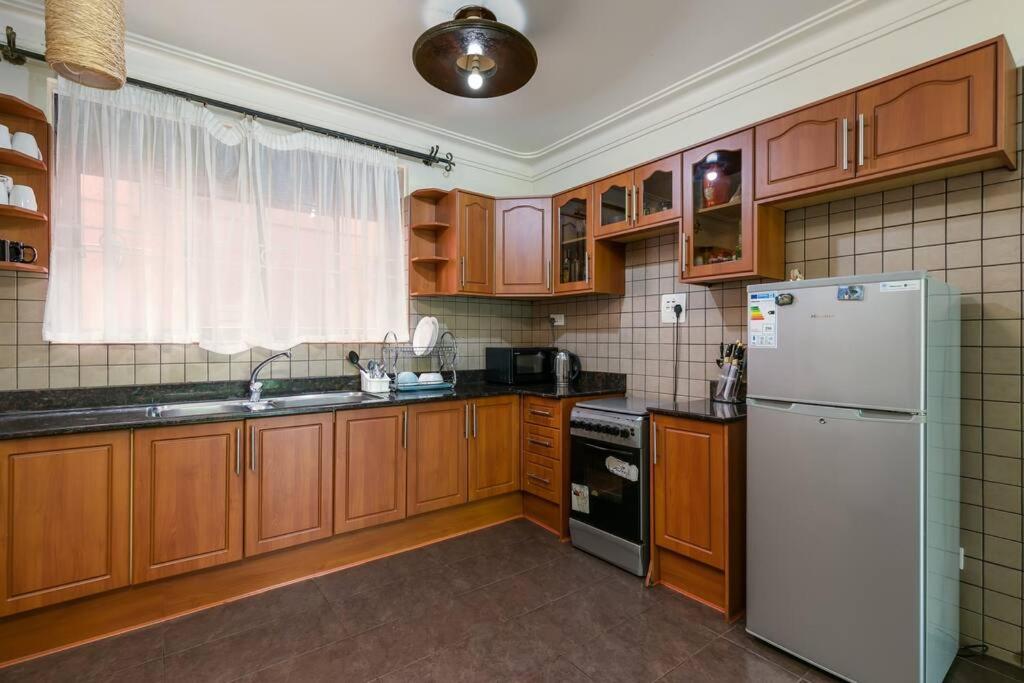 Lake Victoria Residence - 2 BR Spacious, Garden Apt, 10 mins to Entebbe Airport view 2