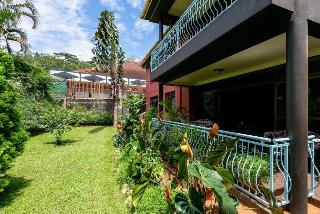 Lake Victoria Residence - 2 BR Spacious, Garden Apt, 10 mins to Entebbe Airport view 3