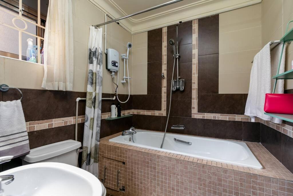 Lake Victoria Residence - 2 BR Spacious, Garden Apt, 10 mins to Entebbe Airport view 4