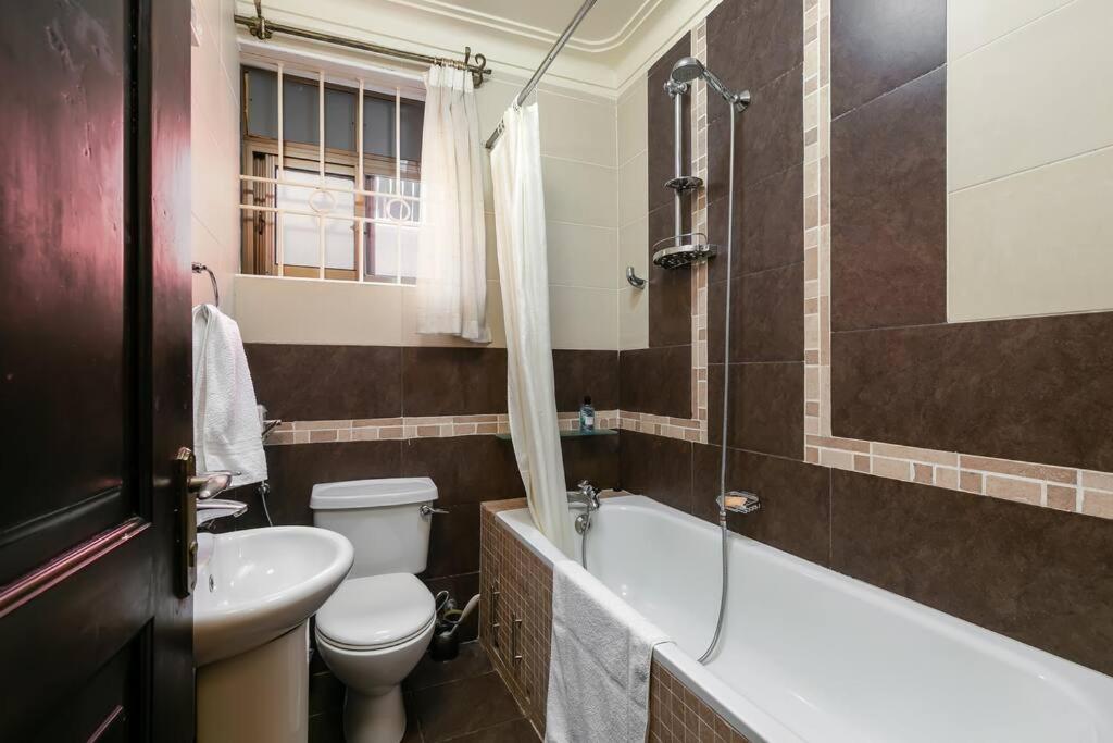 Lake Victoria Residence - 2 BR Spacious, Garden Apt, 10 mins to Entebbe Airport view 5