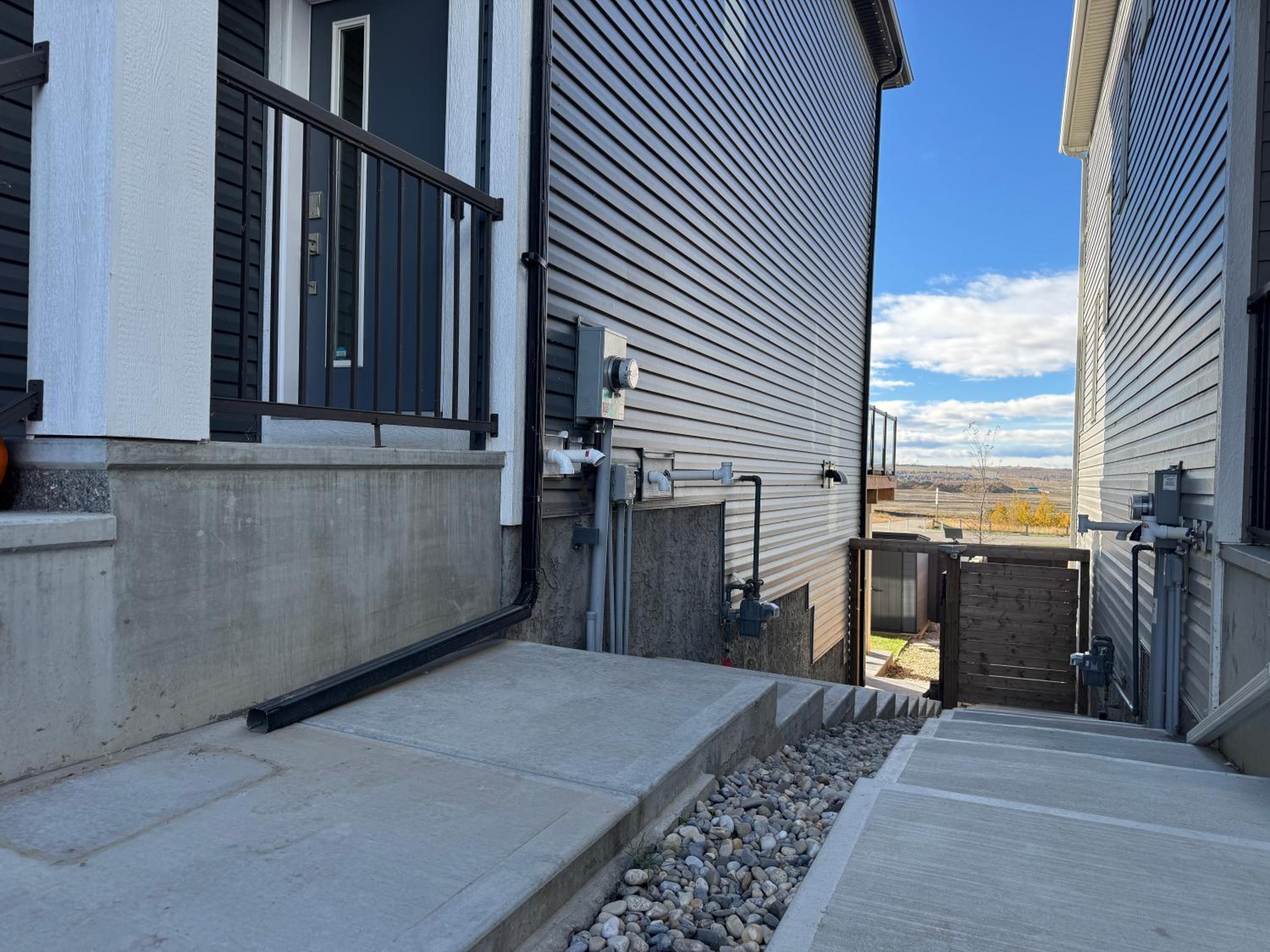 Modern Pet Friendly Walk-Out Suite and Den
