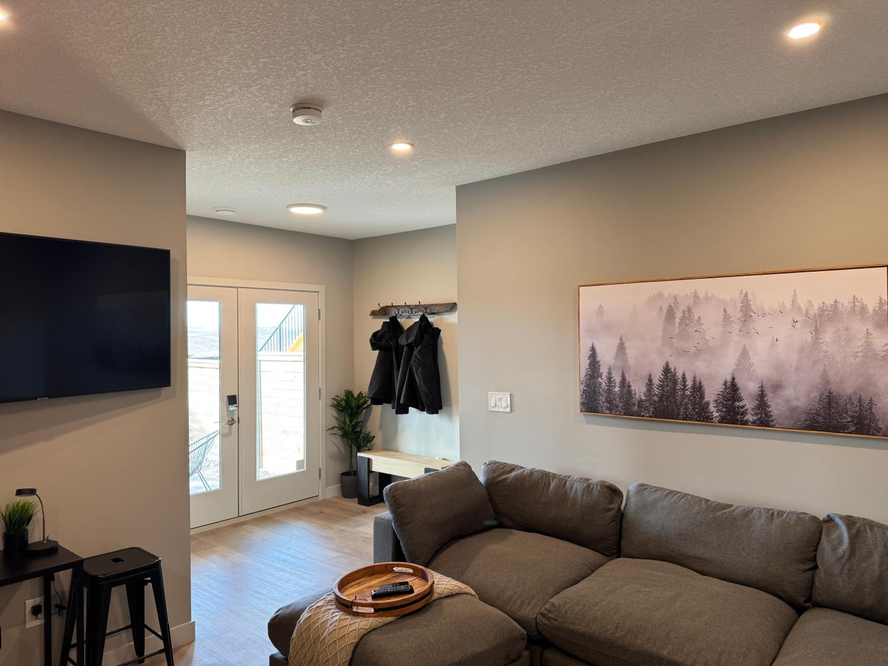 Modern Pet Friendly Walk-Out Suite and Den