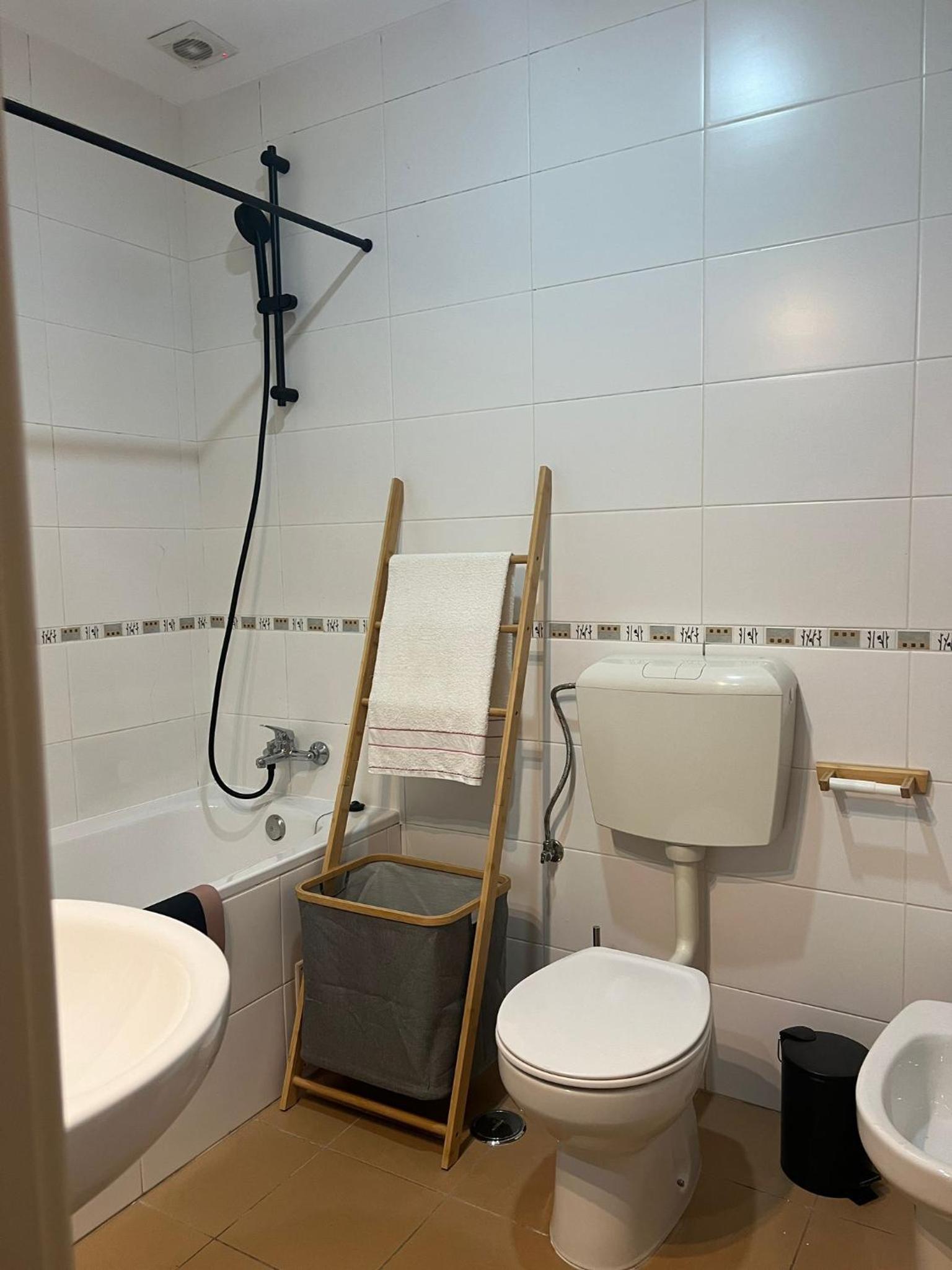 Suite in Luxurious Shared Apartment in the Historic Center of Lisbon view 2