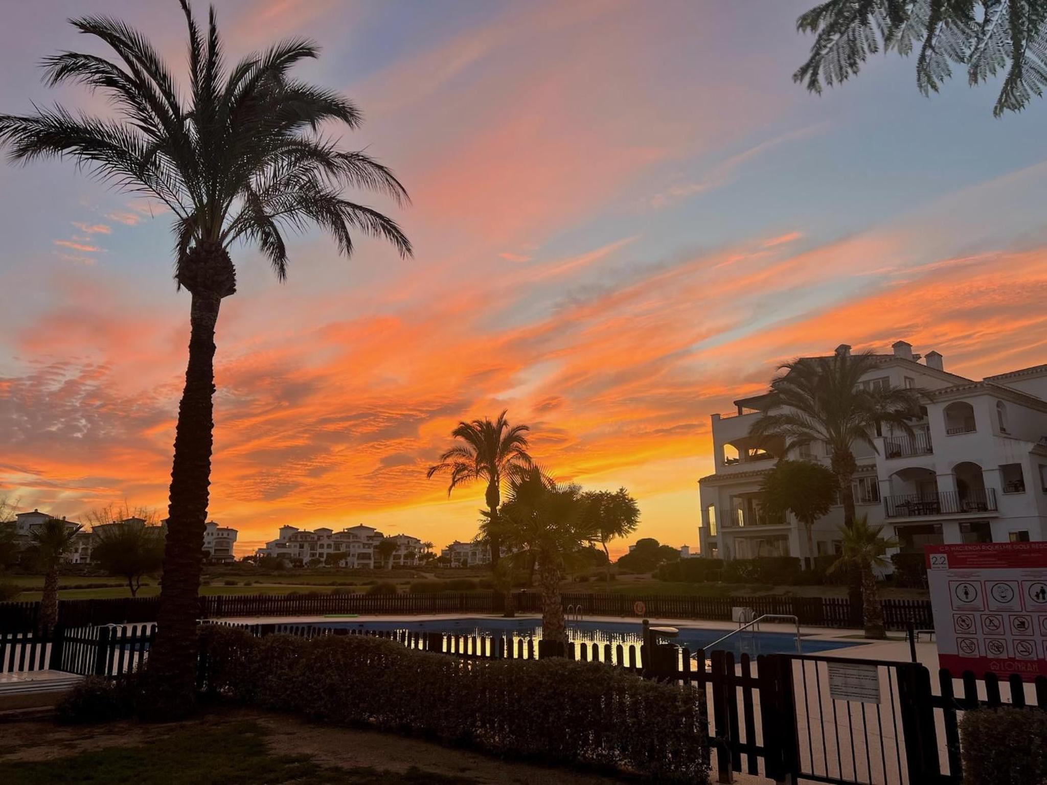 Stunning apartment with overflow pool and golf view